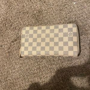 azur blue loui vuitton hand purse